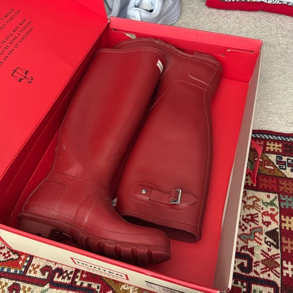 Red Hunter rain boots - Picture 5 of 16